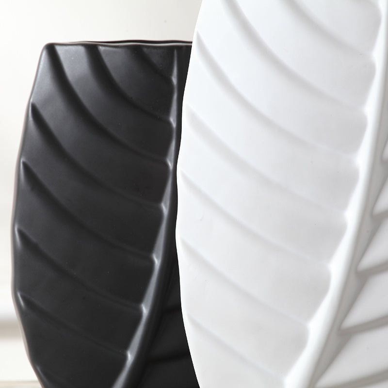 Modern Leaf-Shaped Luxury Ceramic Vase - FRPURE