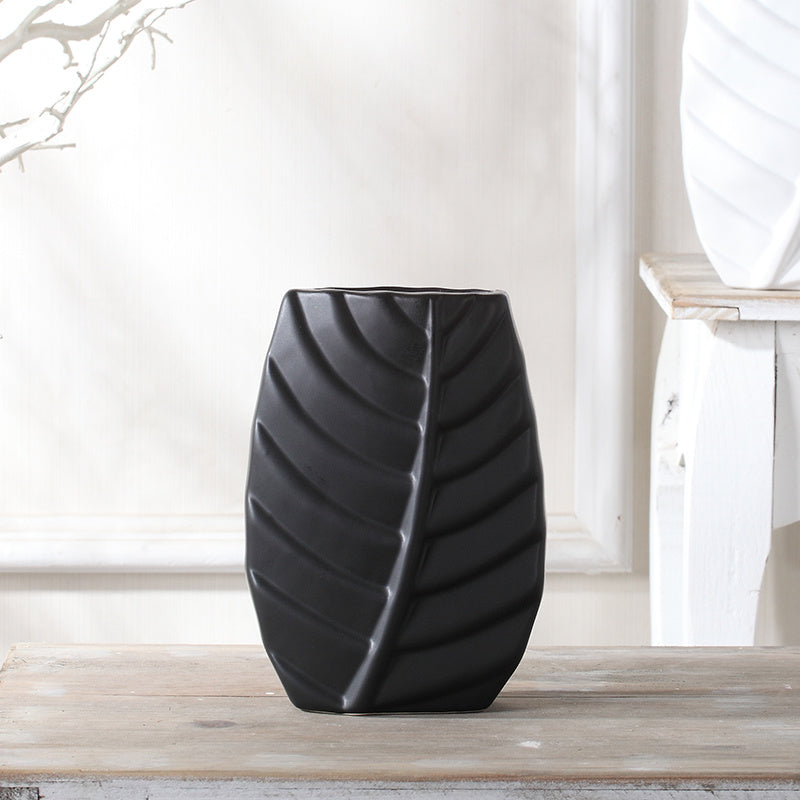 Modern Leaf-Shaped Luxury Ceramic Vase - FRPURE